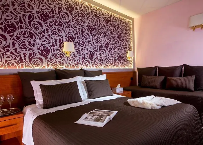 Bed & Breakfast In Vale&hillary Colosseo 3*