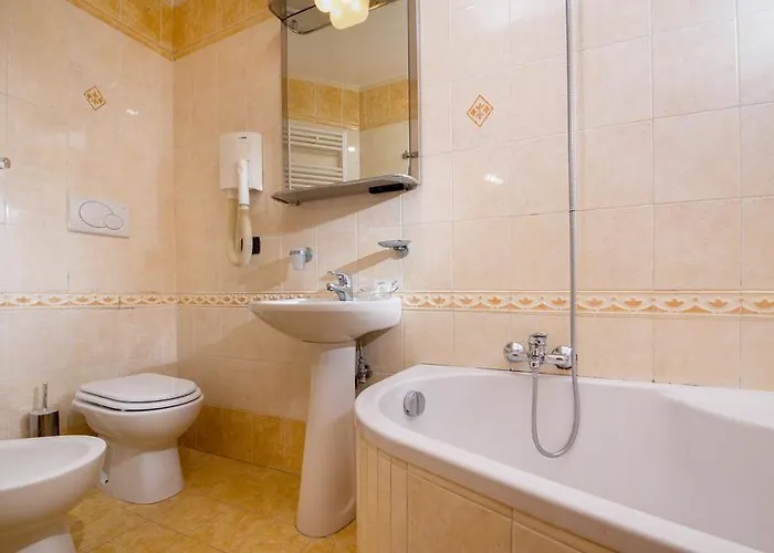Bed & Breakfast In Vale&hillary Colosseo 3*