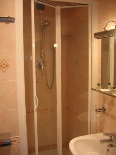 Bed & Breakfast In Vale&hillary Colosseo 3*