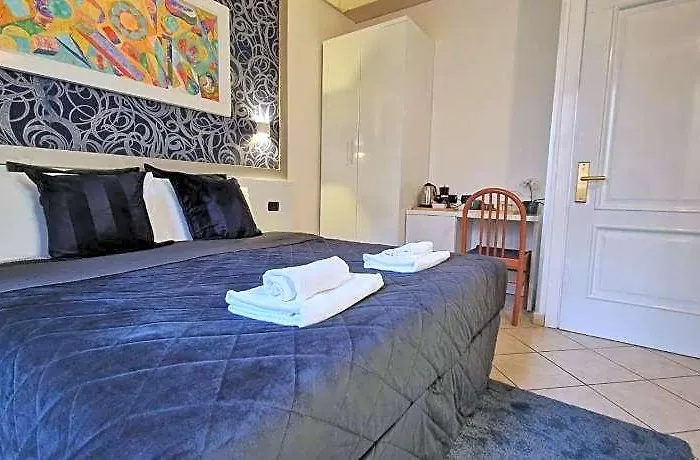 Bed & Breakfast In Vale&hillary Colosseo Rome