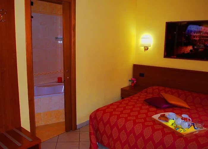 Bed & Breakfast In Vale&hillary Colosseo Rome